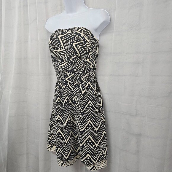 The Limited Black Cream Abstract Strapless Mini Dress Ruched Fit & Flare 2 - Picture 5 of 13